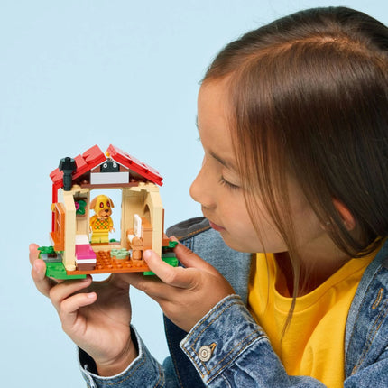 LEGO® Animal Crossing™ 77058 Goldie és az ő otthonos háza